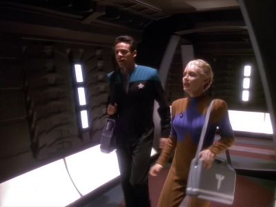 - What have we got?
- Bajoran transport coming in. - Star Trek: Deep Space Nine