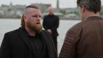 -What have you got for me, then?
-How about a broken kneecap? - Professionals