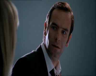 - What?
- He's painting. - Wire in the Blood