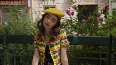 - What if we switch those chords?
- Like this? - Emily in Paris