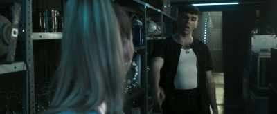 -What?
- In the bag, what are you carrying? - Venus