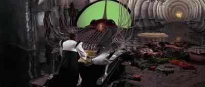 - What is this thing?
- You will soon see, my dear. - Barbarella