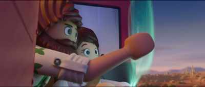 -What is it?
-Hold on. Uh, back, back. Zoom in. - Playmobil: The Movie