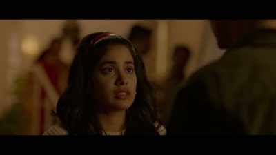 -What is it?
-I have to tell you something important. - Gunjan Saxena: The Kargil Girl