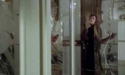- What is it?
- It's a man. - Despair