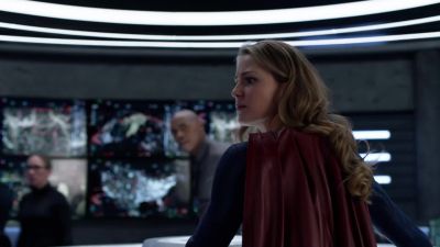 - What is it?
- Kryptonian sunstone. - Supergirl