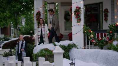 What is it? [laughing] - Random Acts of Christmas