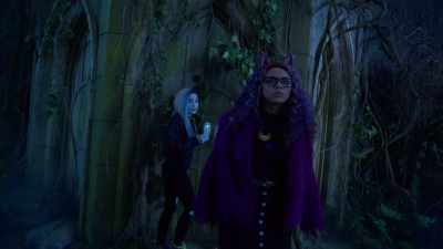 - What is it?
- [sniffs] - Monster High: The Movie
