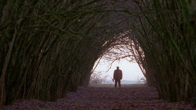 - What is it?
- Someone's watching us. - The X-Files