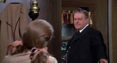 - What is it?
- The prisoner, Deakin. He's escaped. - Breakheart Pass