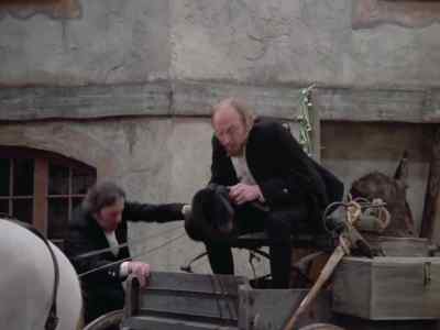 - What is it? What's happening?
- Time for us to start work. - Captain Kronos: Vampire Hunter