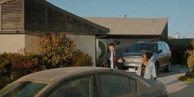 - What just happened?
- I'll explain later. Come on. Gotta hurry. - The Lincoln Lawyer
