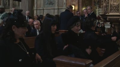 What is Kerry doing in the front row?
She's in the front. - Succession