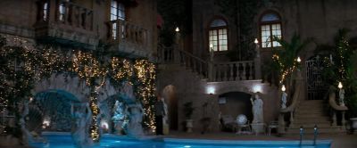 What light through yonder window breaks - Romeo + Juliet