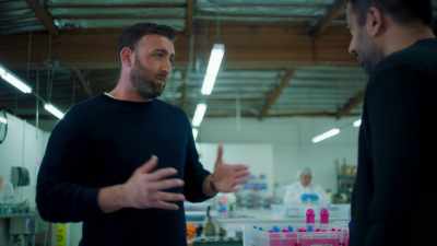 - What makes you different?
- I just make dicks. - This Giant Beast That is the Global Economy