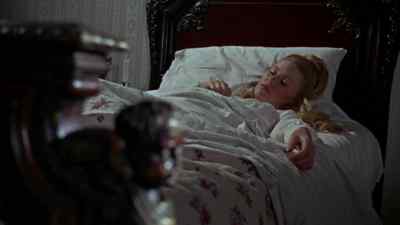 - What on earth are you doing?
- Keep my job open for me. - Dracula Has Risen from the Grave