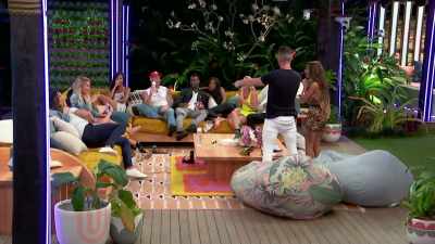 >> WHAT? - Love Island