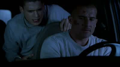 What? - Son of a bitch, we're stuck! - Everybody out. - Prison Break