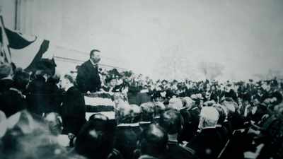 - What we see is Theodore
Roosevelt giving speeches - Theodore Roosevelt