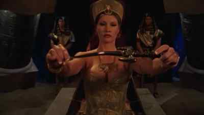 What is she doing
with that harpoon? - Relic Hunter
