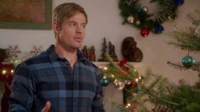 - What?
- She's fine, just a little
bruised, but you know, - 'Twas the Text Before Christmas