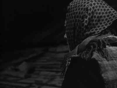What should we do? - Woman in the Dunes