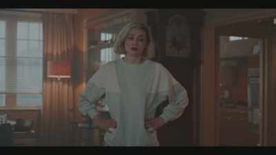 What?
Sit down. - Joan