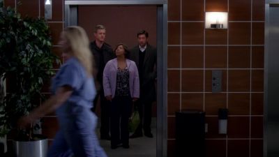 What song is that?
I know that song. - Grey's Anatomy
