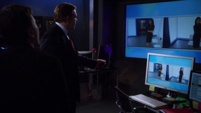 What is Special Agent Redatti
doing here? - Lie to Me