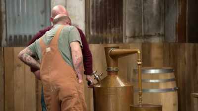 What temperature you guys at,
180? - Moonshiners: Master Distiller