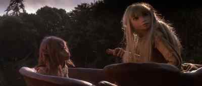 - What was that?
- A Crystal bat. - The Dark Crystal