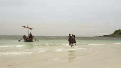 What was that earthquake?/
The city has fallen, Eurylochus. - Troy the Odyssey
