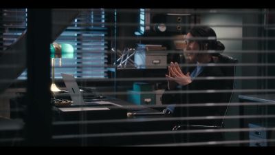 - What?
- That guy she met with is a bookie. - A Man on the Inside