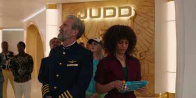 What is that?
Why is the ship beeping? - Avenue 5