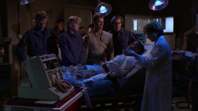 - What is that you're injecting into him?
- Morphine sulphate. - Stargate SG-1