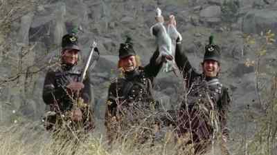 - What the blazes?
- Quick time, sir. - Sharpe's Eagle