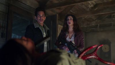 - What the fuck... - Is going on? - Ash vs Evil Dead