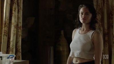 What the fuck is she doin' here? - Glitch