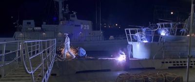 What the hell are those yard birds doing to my boat - U 571