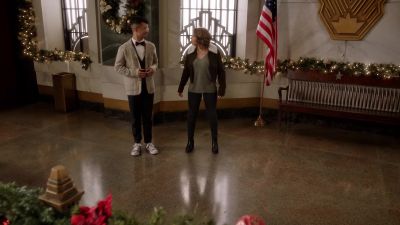 What the hell are you wearing? - The Flash