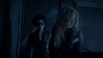 WHAT THE HELL
ARE YOU DOING? - Arrow
