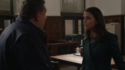 - What the hell happened?
- You tell me. - Blue Bloods
