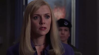 - What the hell is he doing here?
- Kawalsky! - Stargate SG-1