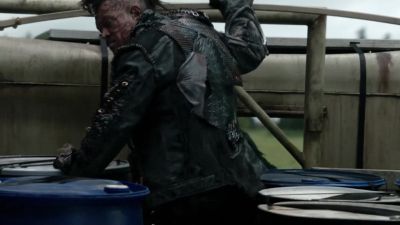What the hell is he doing? - The 100
