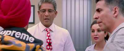 What the hell is he saying?
Explain in Hindi. - Good Newwz