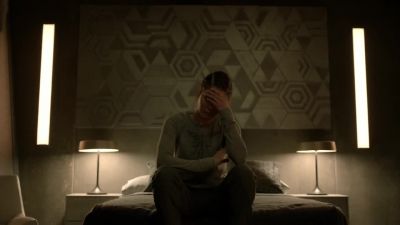 WHAT THE HELL
IS SHE THINKING? - The 100