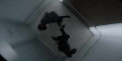 - What the hell was that?
- Don't move. It's not stable. - Batwoman