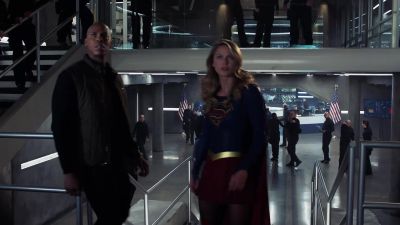 What the hell is that?
—It's a message. For me. - Supergirl
