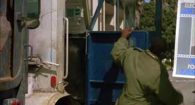 - What the hell is this, Carl?
- It's a dead human being, James. - Men at Work