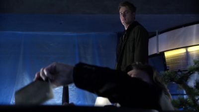 - What the hell is this?
- Forgot to change the locks. - Smallville
